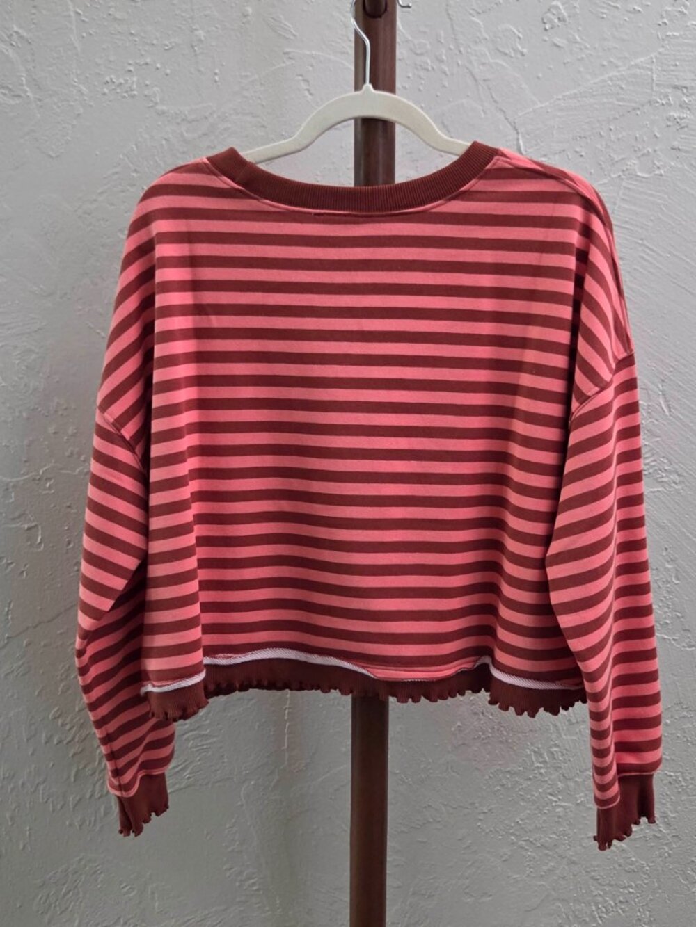 T80. Striped Lettuce Hem Cropped Sweatshirt - Picture 6 of 7